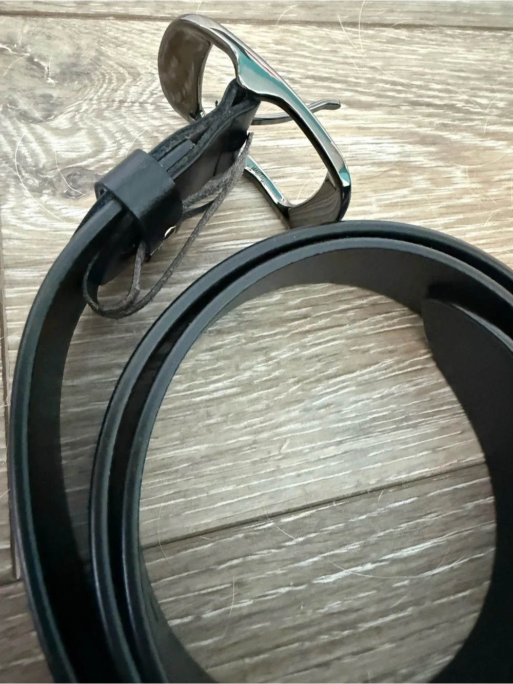 Classic Black Leather Women's Belt - Sleek Metal Buckle